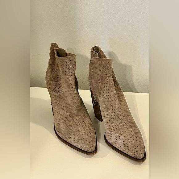 Vince Camuto perforated Cava booties - Picture 5 of 5